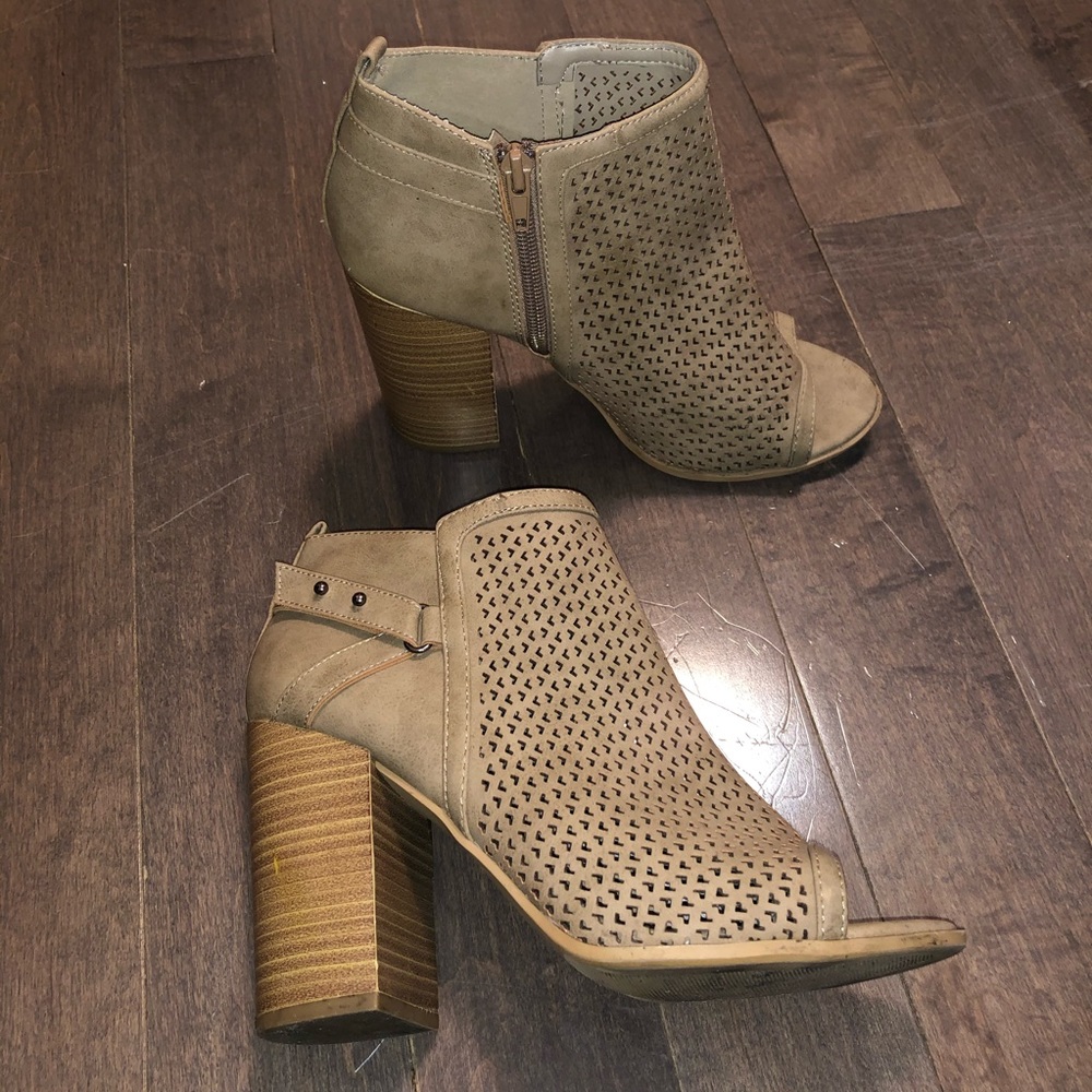 ❌ Brown Booties